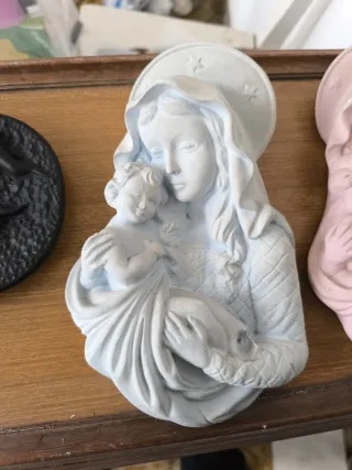 Statua Madonna Bambino Gesso Azzurro Rosa