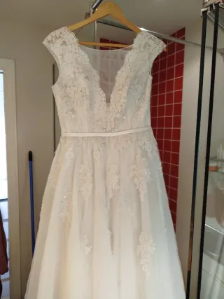 Vestido de novia de encaje y tul.