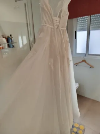 Vestido de novia de encaje y tul.