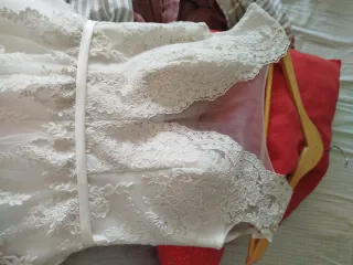 Vestido de novia de encaje y tul.