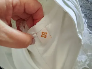 Vestido de novia de encaje y tul.