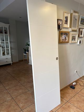 Puerta corredera blanca nueva 62 cm