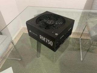 Fuente Corsair RM750 - Poco Uso