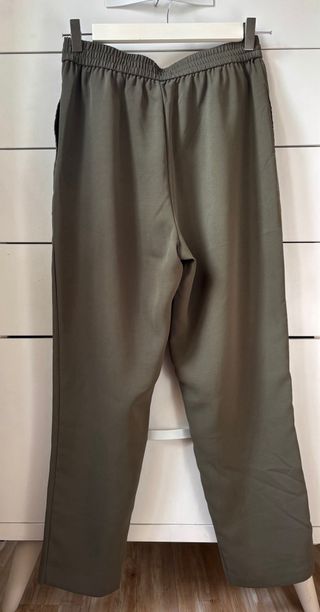 Pantalones verde caqui con cordón