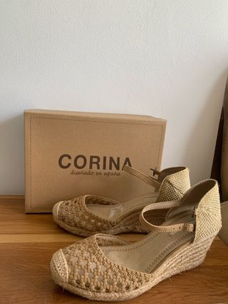Sandalias Corina Beige Cuña