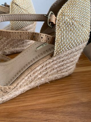 Sandalias Corina Beige Cuña