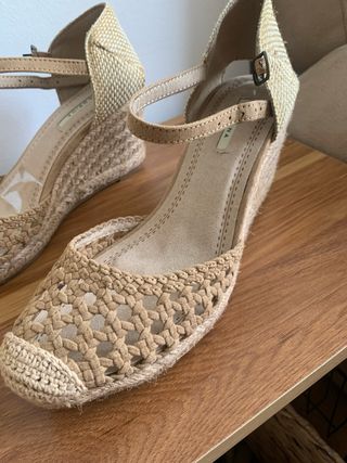 Sandalias Corina Beige Cuña