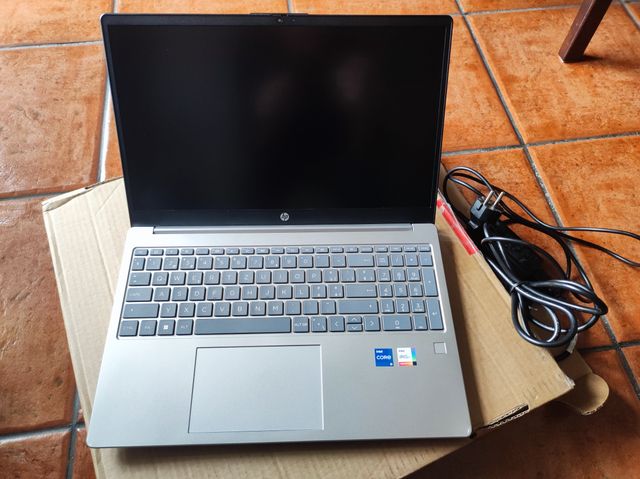 Portátil HP 15,6" FHD  i5-1335U 16Gb 512Gb nvme