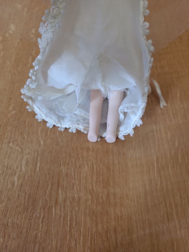 Muñeca porcelana comunión velo