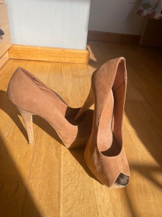 Zapatos de tacón peep toe marrones