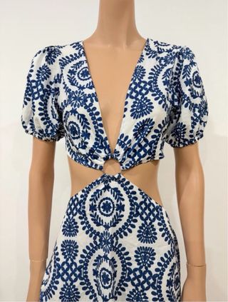 Vestido corto estampado azul y blanco