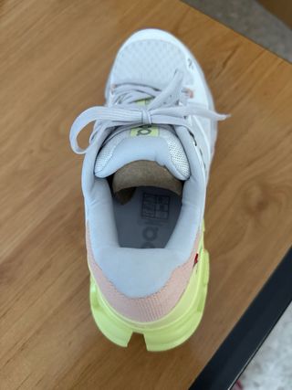 Scarpe sportive del marchio ON Cloudflyer 4. 

