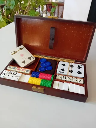 Juego de mesa Póker y Dominó