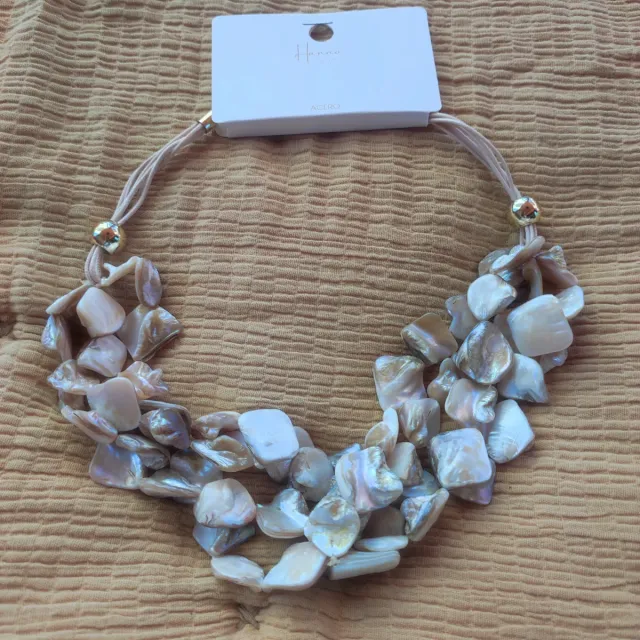 Collar de piedras anacaradas irregulares beige y d