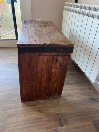 Due tavolini in legno e metallo