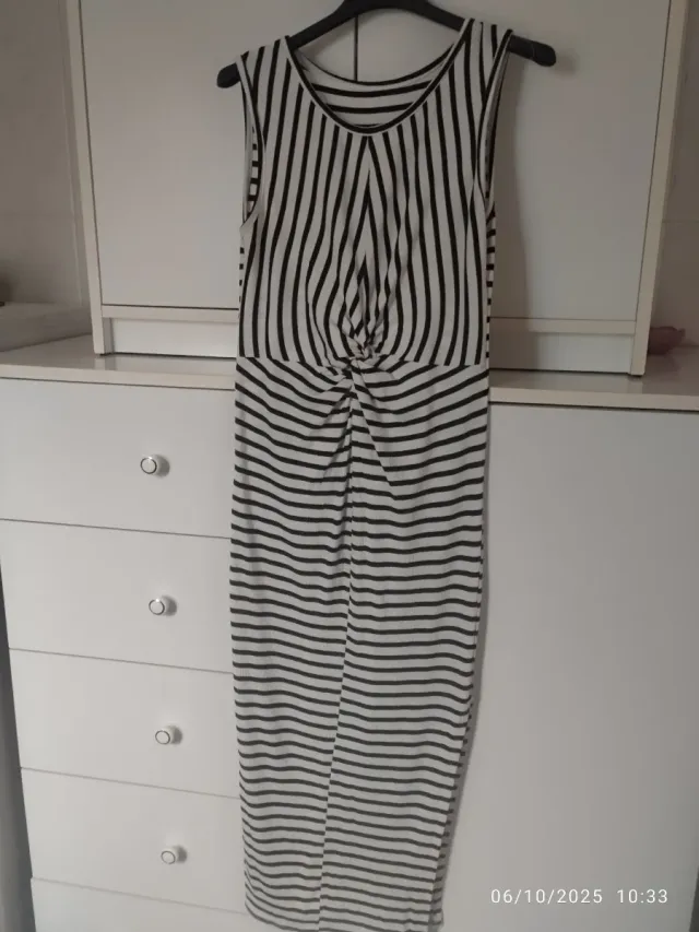 Vestido de rayas blancas y negras