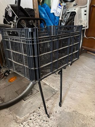 Transportín/portabultos delantero bicicleta.

