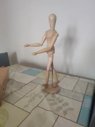 Maniquí de madera articulado