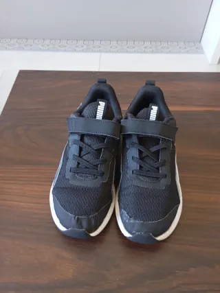 Scarpe per bambini Puma taglia 35