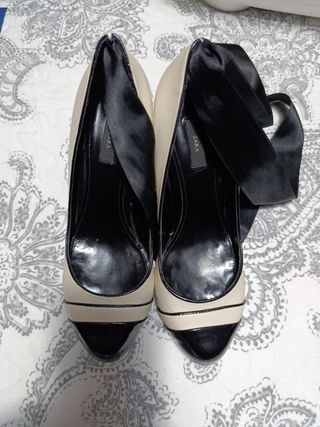 Zapatos Zara Beige y Negro con Lazo