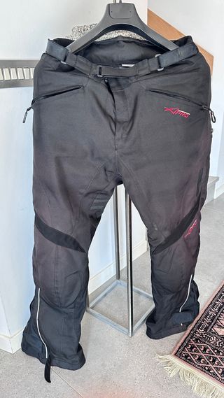 Chaqueta y pantalón moto invierno.