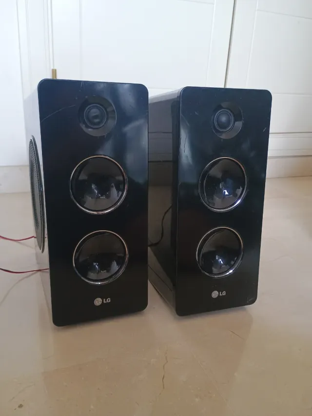 Altavoces LG Negros