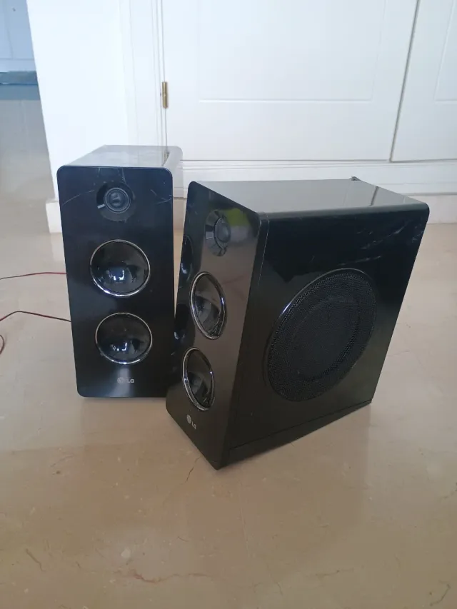 Altavoces LG Negros