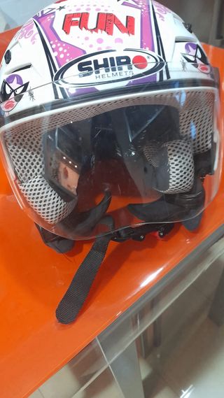 Casco de moto infantil con diseño