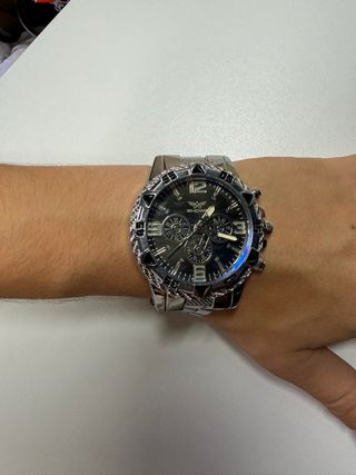 Reloj plateado de pulsera