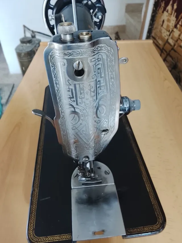 Máquina de coser Covena