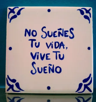 Azulejo pintado a mano para decorar o regalar