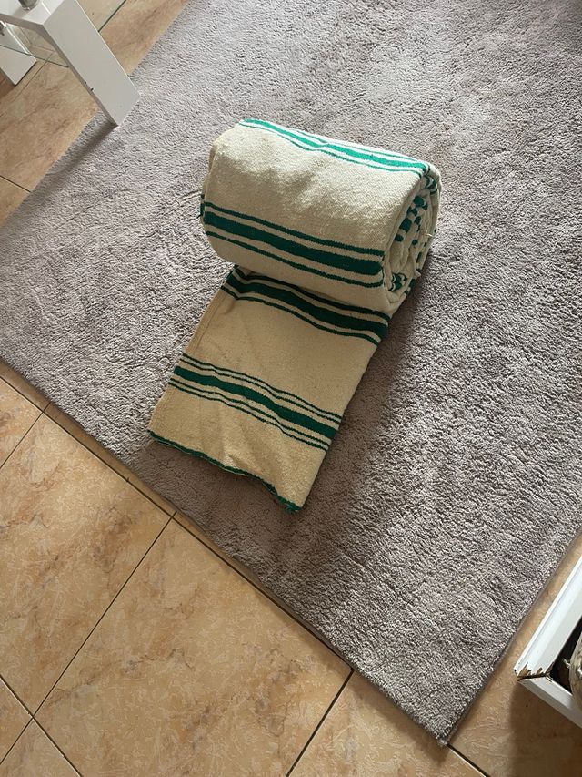 Alfombra árabe tradicional hecha a mano