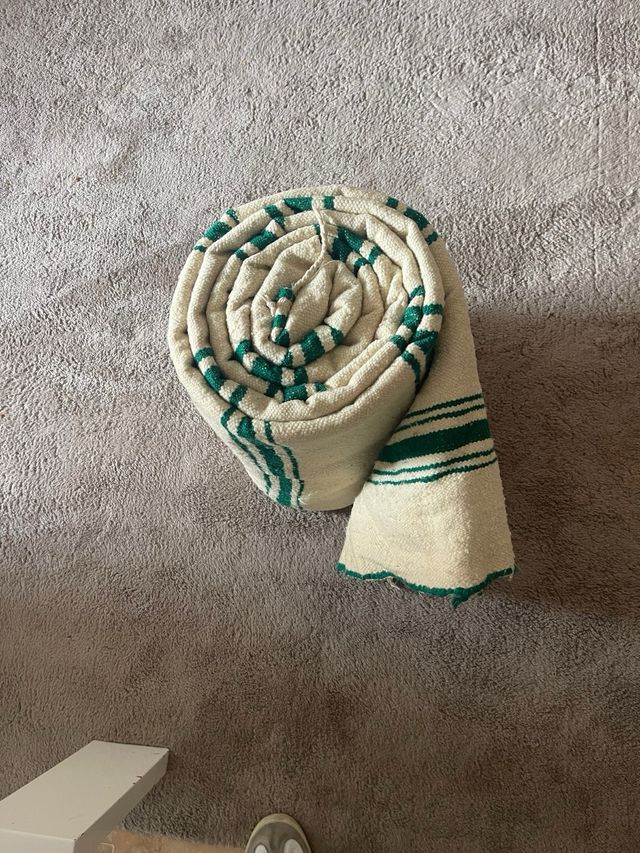 Alfombra árabe tradicional hecha a mano