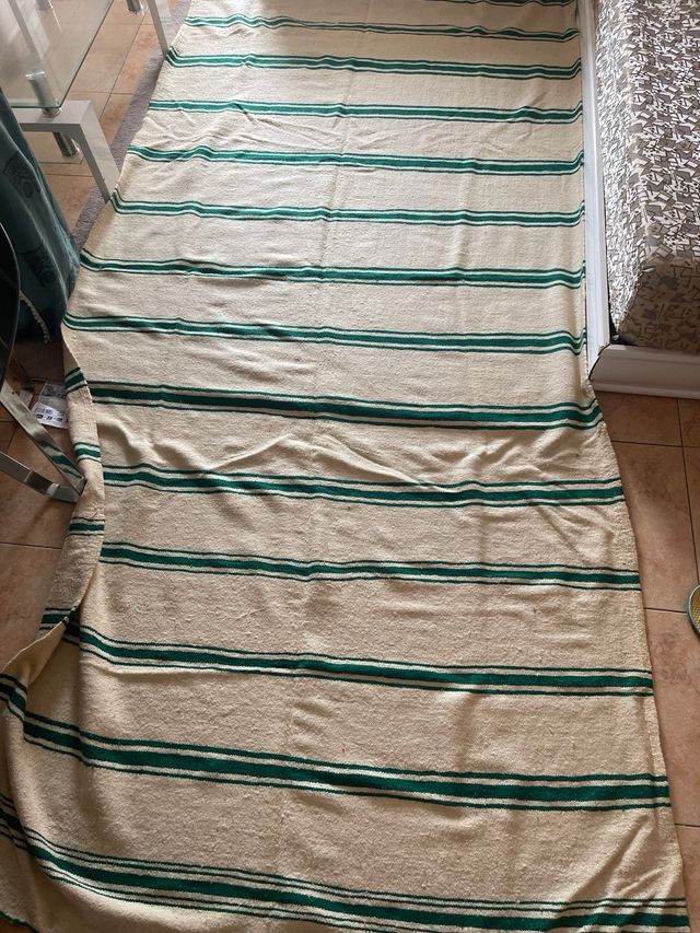 Alfombra árabe tradicional hecha a mano