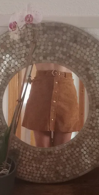 Falda Zara Talla XS Botones y Cinturón