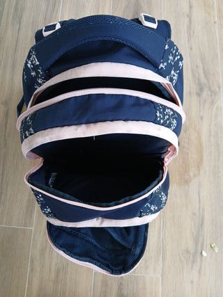 Mochila Satch floral azul y rosa