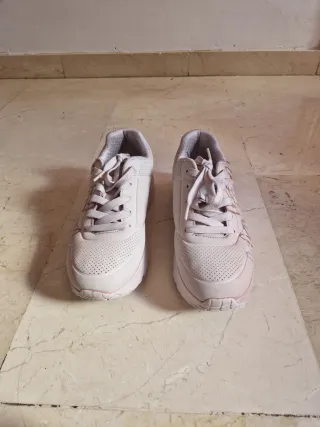 Zapatillas Skechers crema
