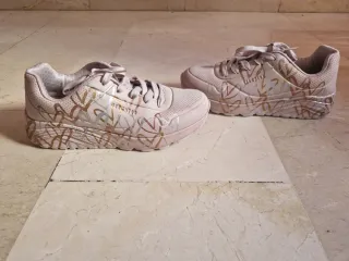 Zapatillas Skechers crema