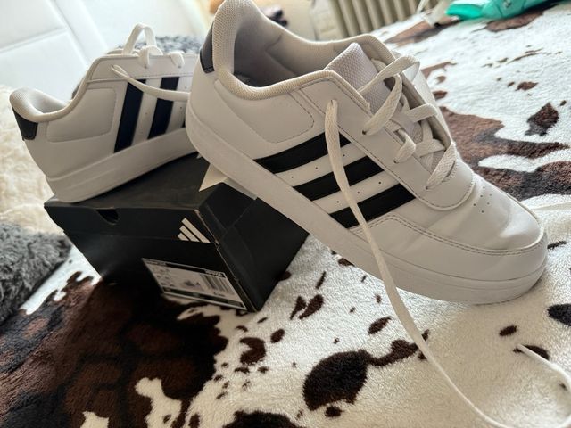 Zapatillas Adidas Blancas y Negras