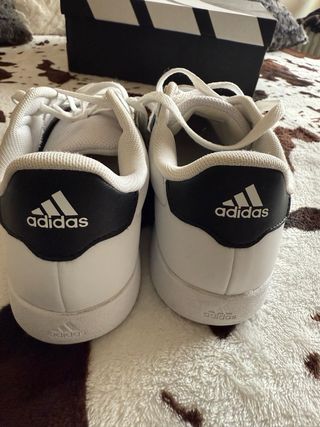 Zapatillas Adidas Blancas y Negras