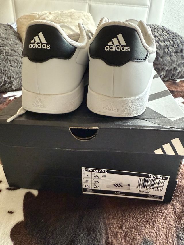 Zapatillas Adidas Blancas y Negras