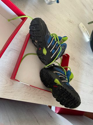 Botas Adidas Gore-Tex niño T.23