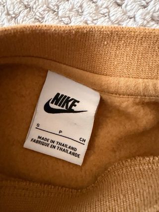 Felpa Nike senza cappuccio colore cammello