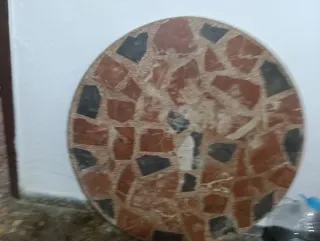 Mesa redonda de mármol