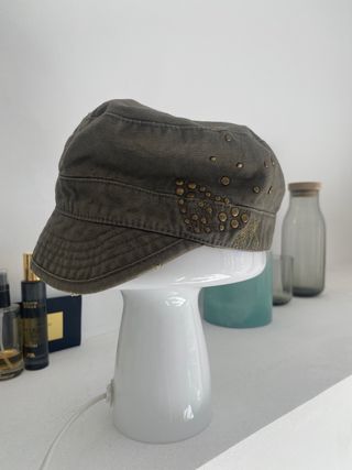Gorra Roxy verde militar con tachuelas