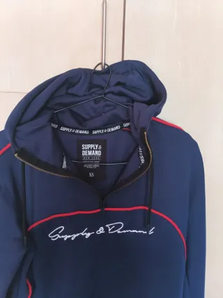 Sudadera Supply & Demand Azul y Roja