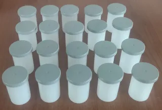 Lote  20 cubos/cubiletes/botes/envases carretes 