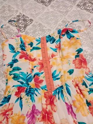 Vestido floral multicolor con tirantes