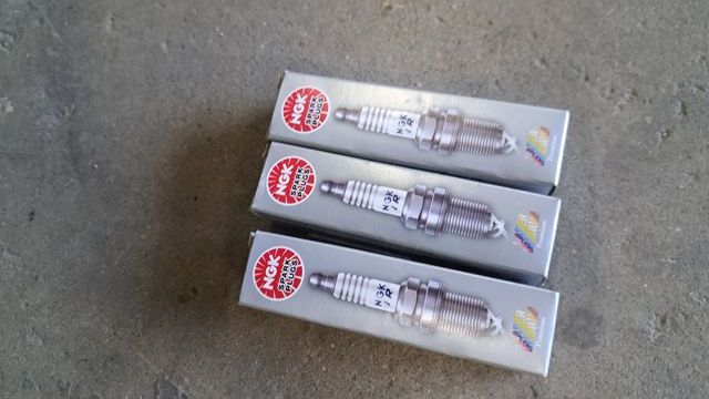 3 Bujías NGK Laser Iridium LMAR8AI8