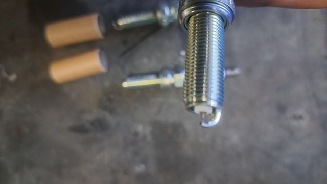 3 Bujías NGK Laser Iridium LMAR8AI8